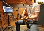 Studiogitarist neemt op in onze studio